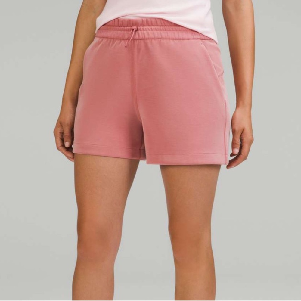 Lululemon Softstreme High-Rise Short 4" in Brier Rose Size 4